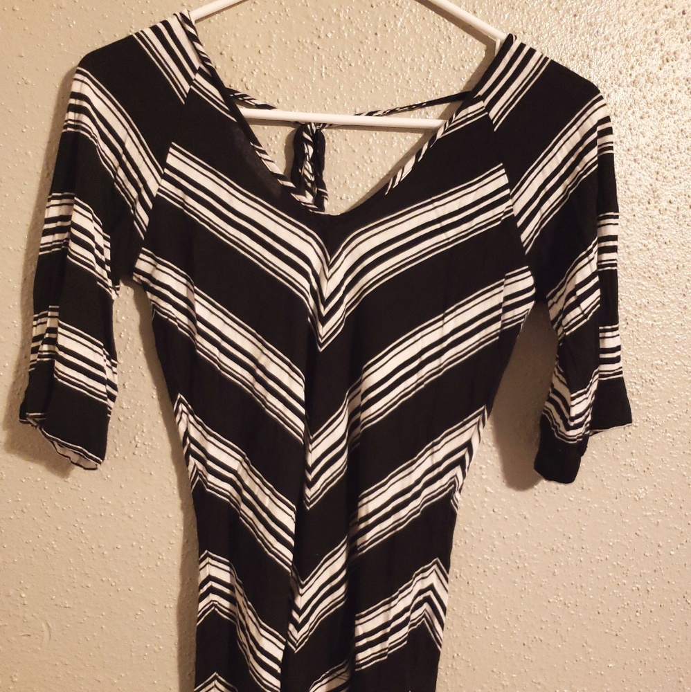 Jessica Simpson quarter sleeve top